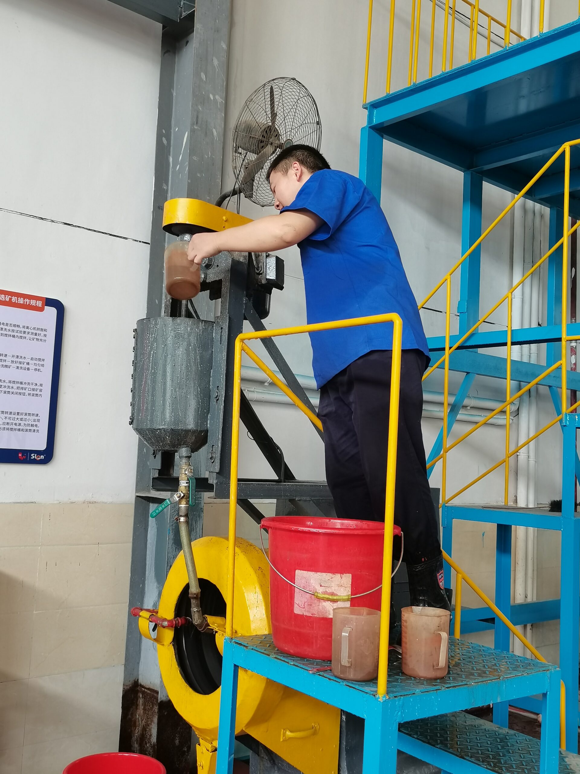 Лабораторный центробежный гравитационный сепаратор Лабораторный центробежный гравитационный сепаратор